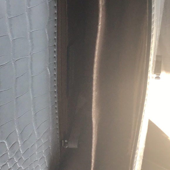 Handbag - Picture 3 of 7